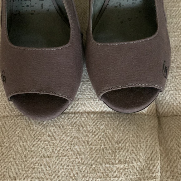 G- Star. Shoes.  Size 7.   Taupe color.  Excellent condition - Picture 3 of 9